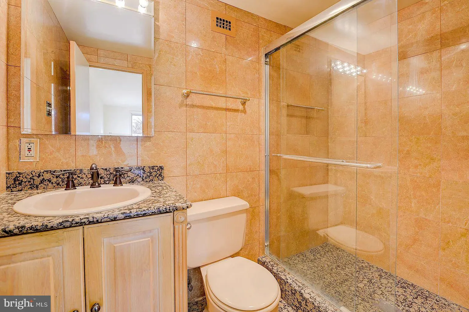 Arlington, Virginia 22209, United States, 2 Bedrooms Bedrooms, ,2 BathroomsBathrooms,Residential,Active,184977