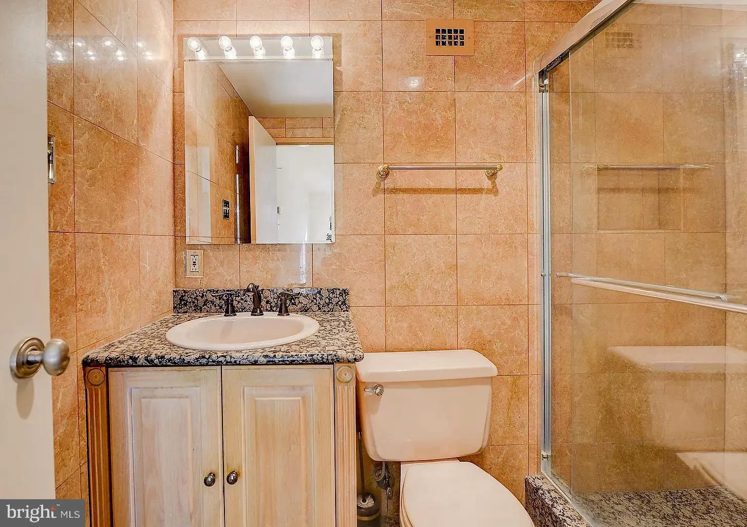 Arlington, Virginia 22209, United States, 2 Bedrooms Bedrooms, ,2 BathroomsBathrooms,Residential,Active,184977