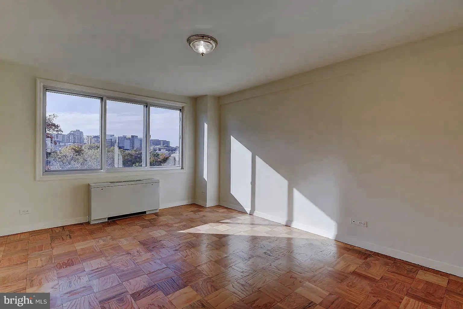 Arlington, Virginia 22209, United States, 2 Bedrooms Bedrooms, ,2 BathroomsBathrooms,Residential,Active,184977