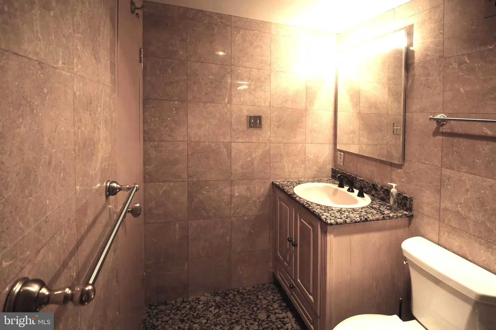 Arlington, Virginia 22209, United States, 2 Bedrooms Bedrooms, ,2 BathroomsBathrooms,Residential,Active,184977