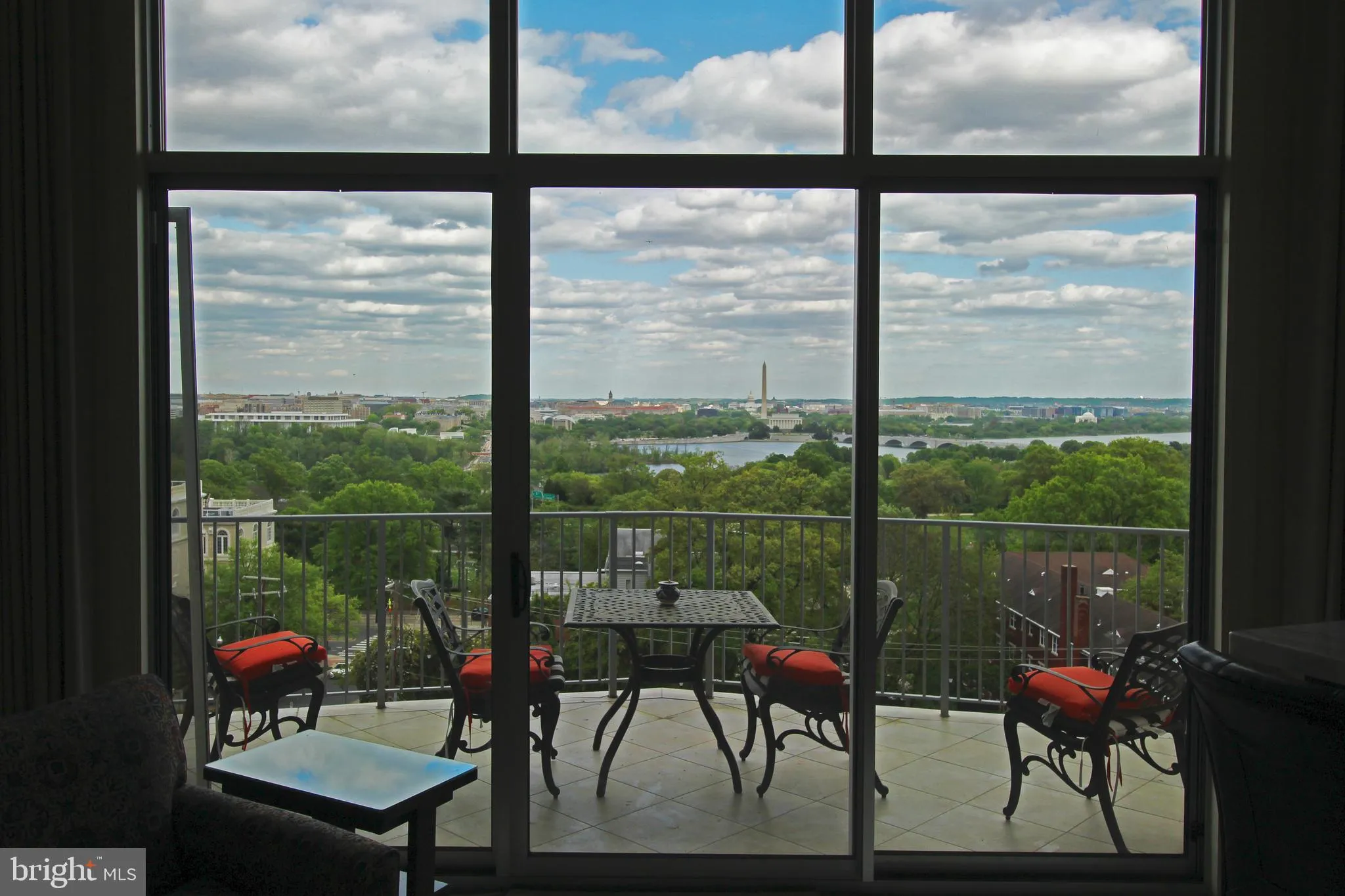 Arlington, Virginia 22209, United States, 2 Bedrooms Bedrooms, ,2 BathroomsBathrooms,Residential,Active,184977