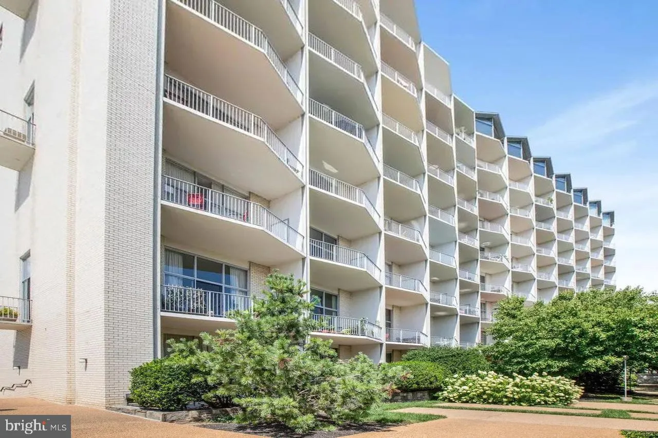 Arlington, Virginia 22209, United States, 2 Bedrooms Bedrooms, ,2 BathroomsBathrooms,Residential,Active,184977