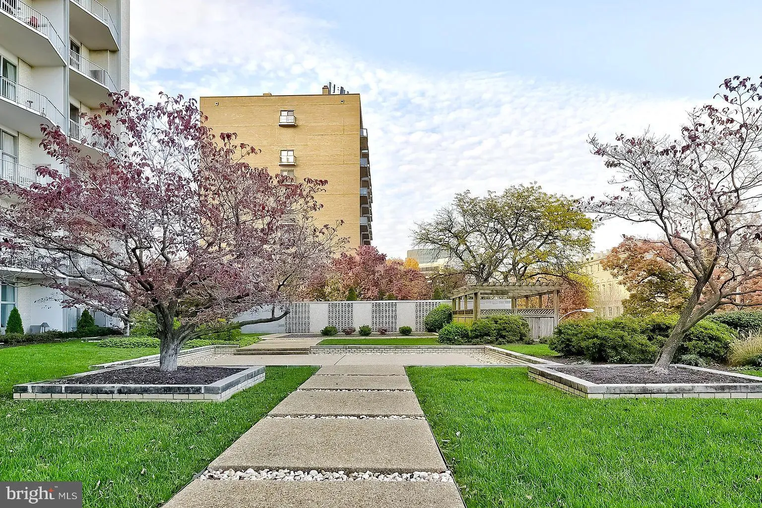 Arlington, Virginia 22209, United States, 2 Bedrooms Bedrooms, ,2 BathroomsBathrooms,Residential,Active,184977