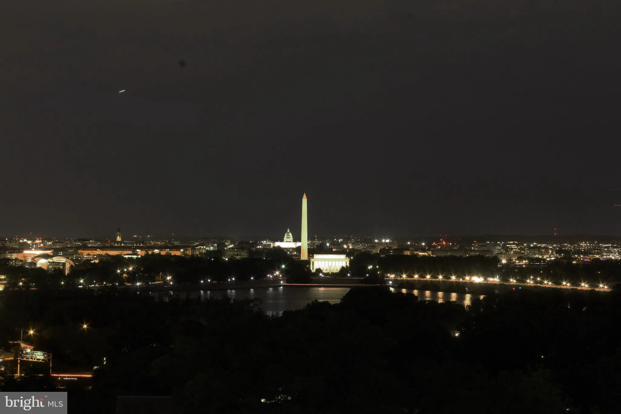 Arlington, Virginia 22209, United States, 2 Bedrooms Bedrooms, ,2 BathroomsBathrooms,Residential,Active,184977