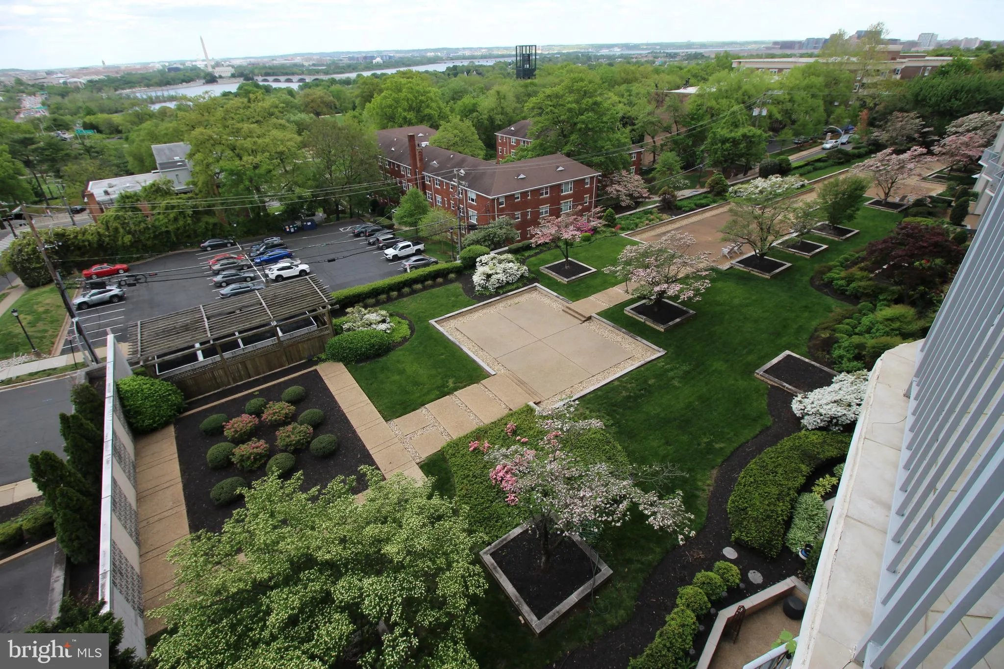 Arlington, Virginia 22209, United States, 2 Bedrooms Bedrooms, ,2 BathroomsBathrooms,Residential,Active,184977