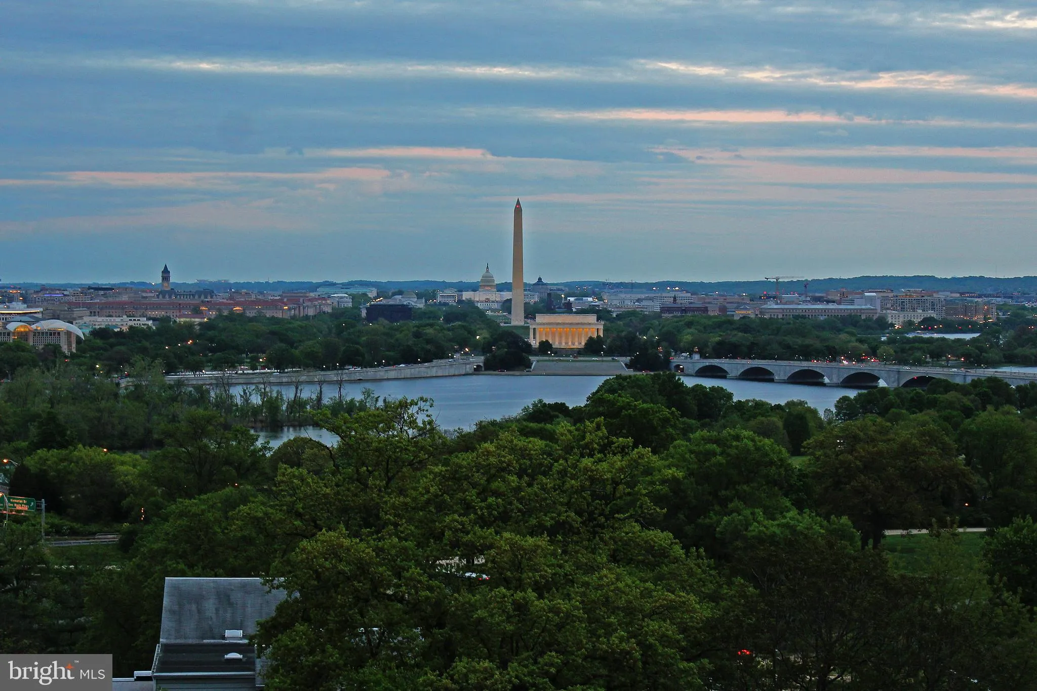 Arlington, Virginia 22209, United States, 2 Bedrooms Bedrooms, ,2 BathroomsBathrooms,Residential,Active,184977