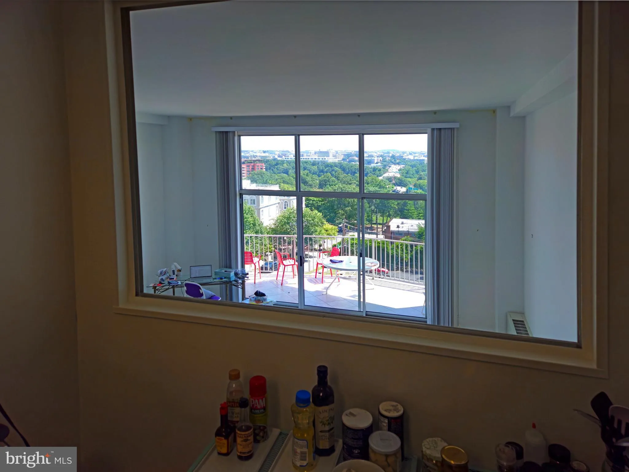 Arlington, Virginia 22209, United States, 2 Bedrooms Bedrooms, ,2 BathroomsBathrooms,Residential,Active,184977