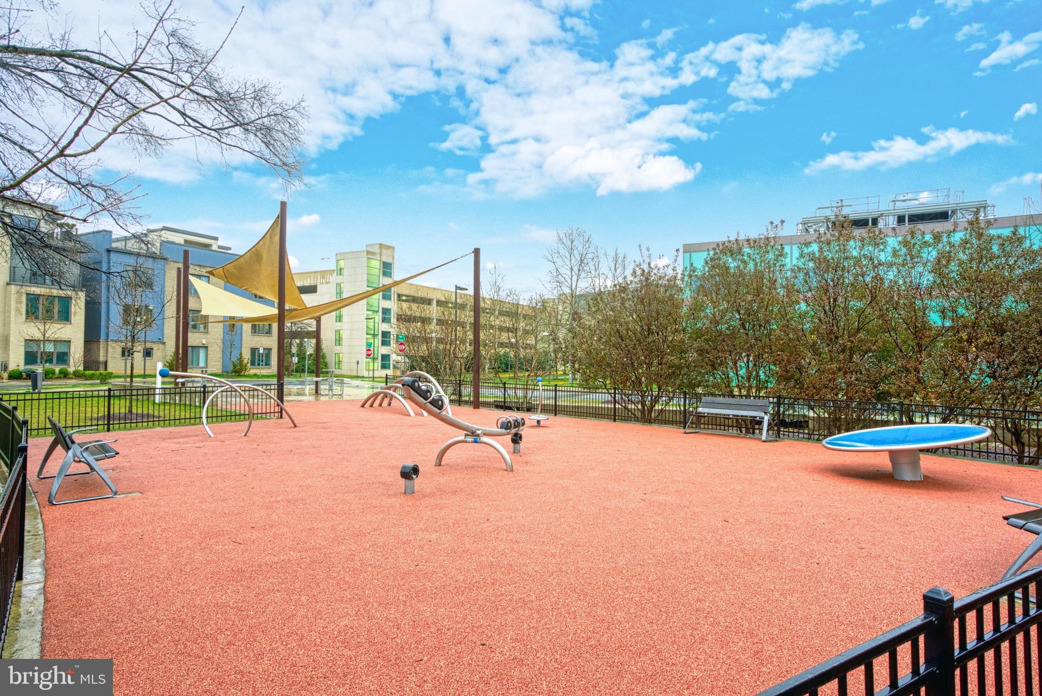 MONTGOMERY ROW - Residential