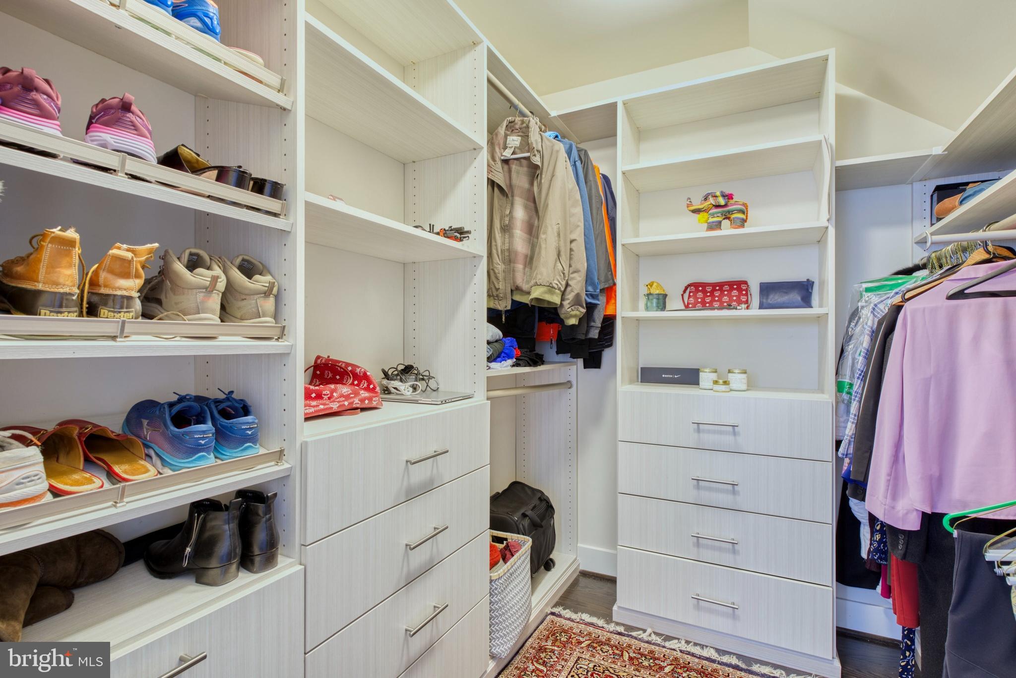 MONTGOMERY ROW - Residential