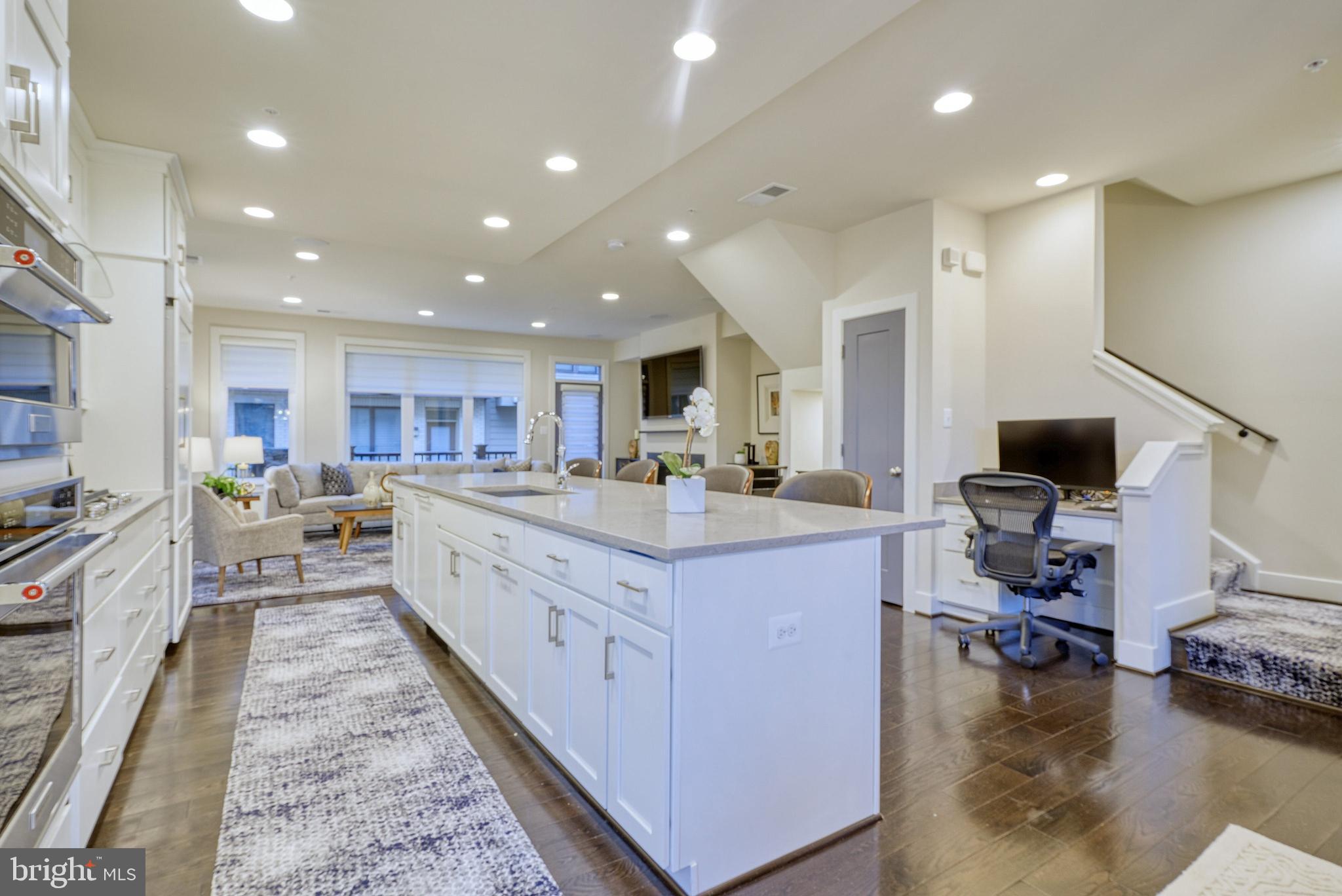 MONTGOMERY ROW - Residential