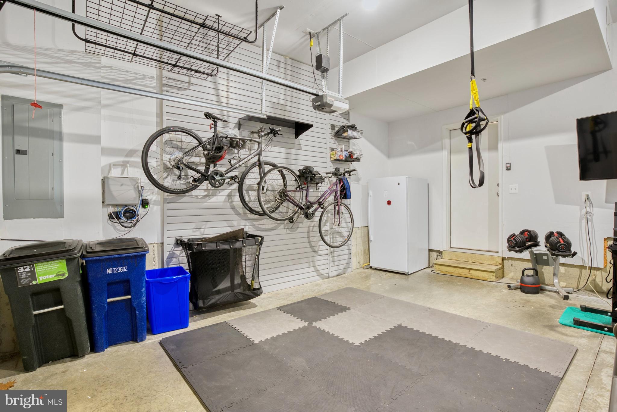 MONTGOMERY ROW - Residential