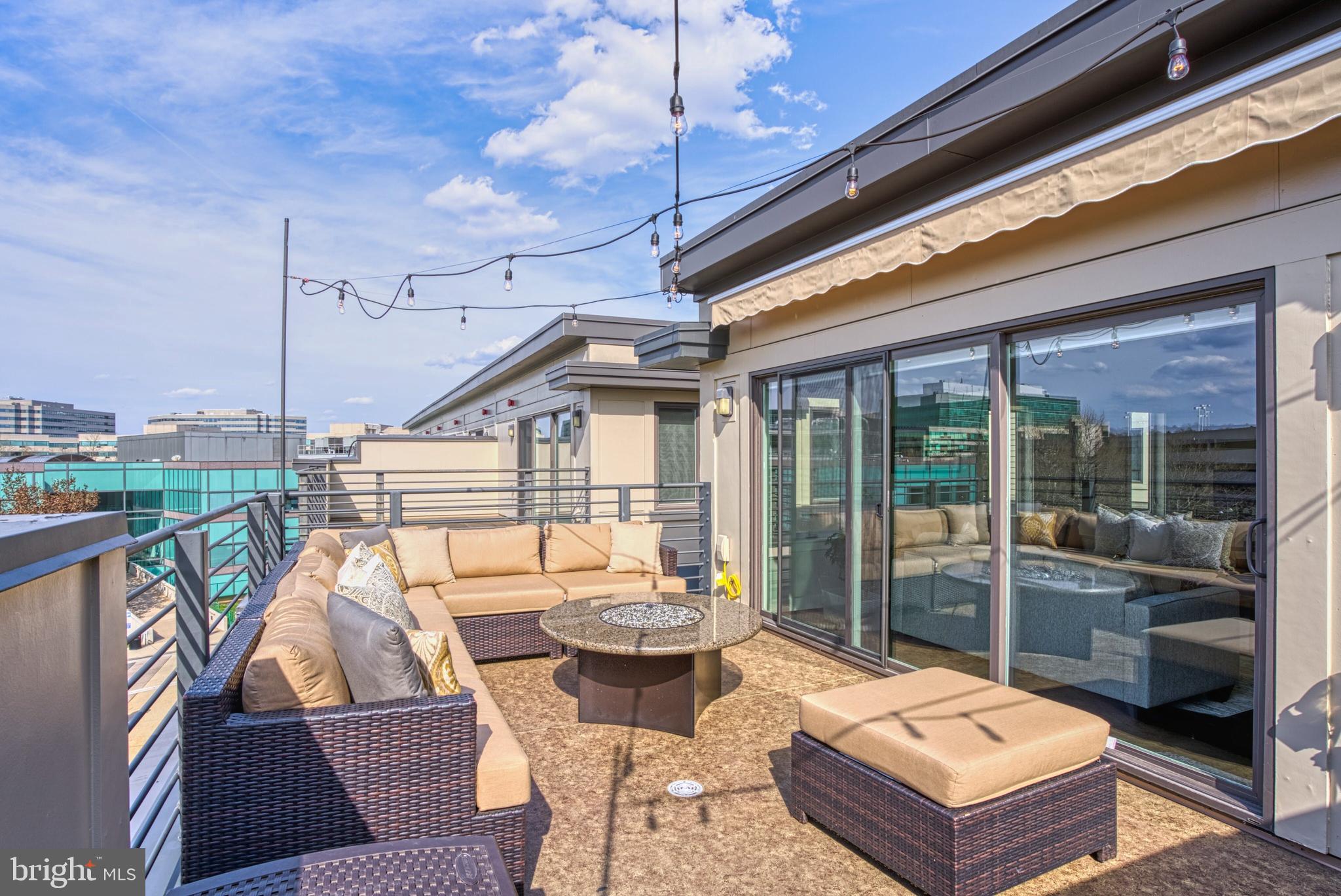 MONTGOMERY ROW - Residential