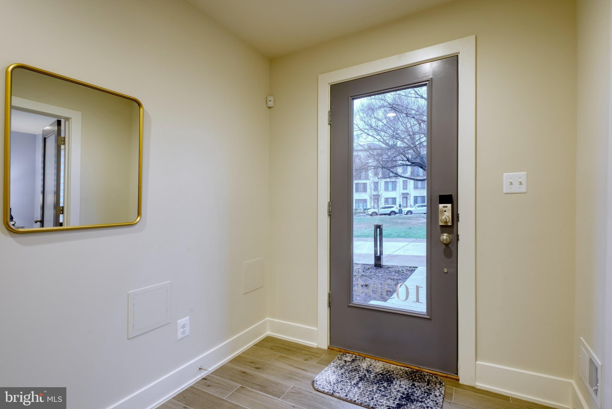 MONTGOMERY ROW - Residential