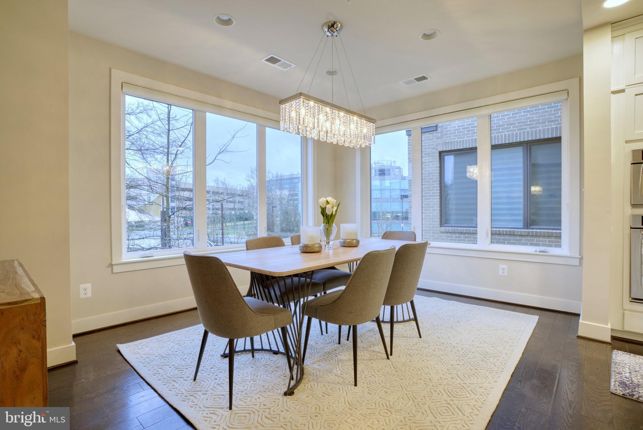 MONTGOMERY ROW - Residential