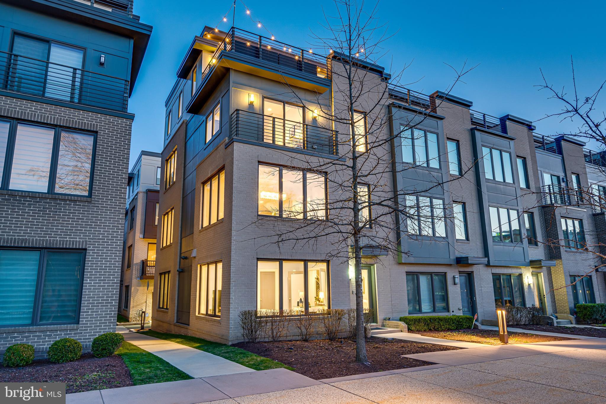 MONTGOMERY ROW - Residential