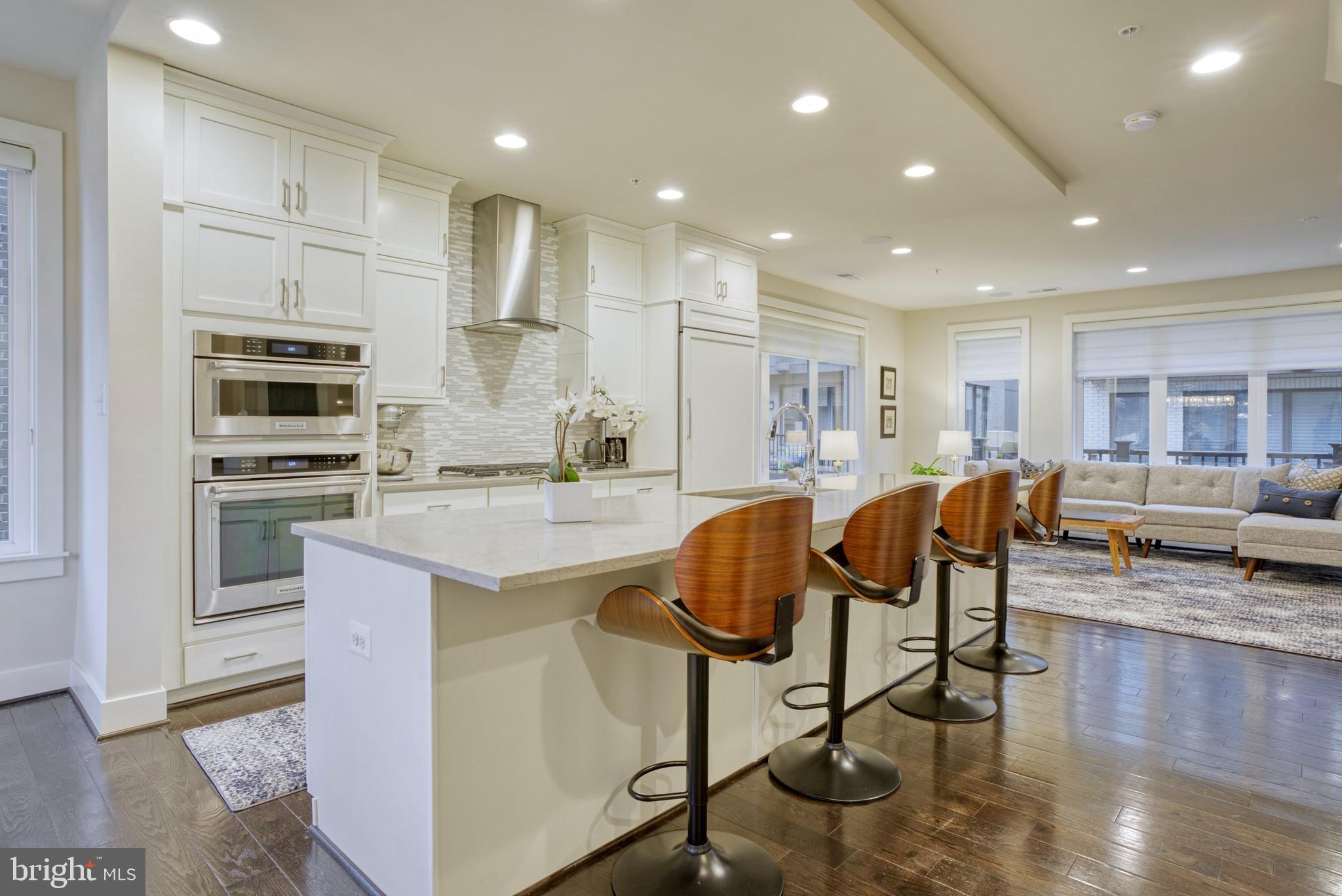 MONTGOMERY ROW - Residential