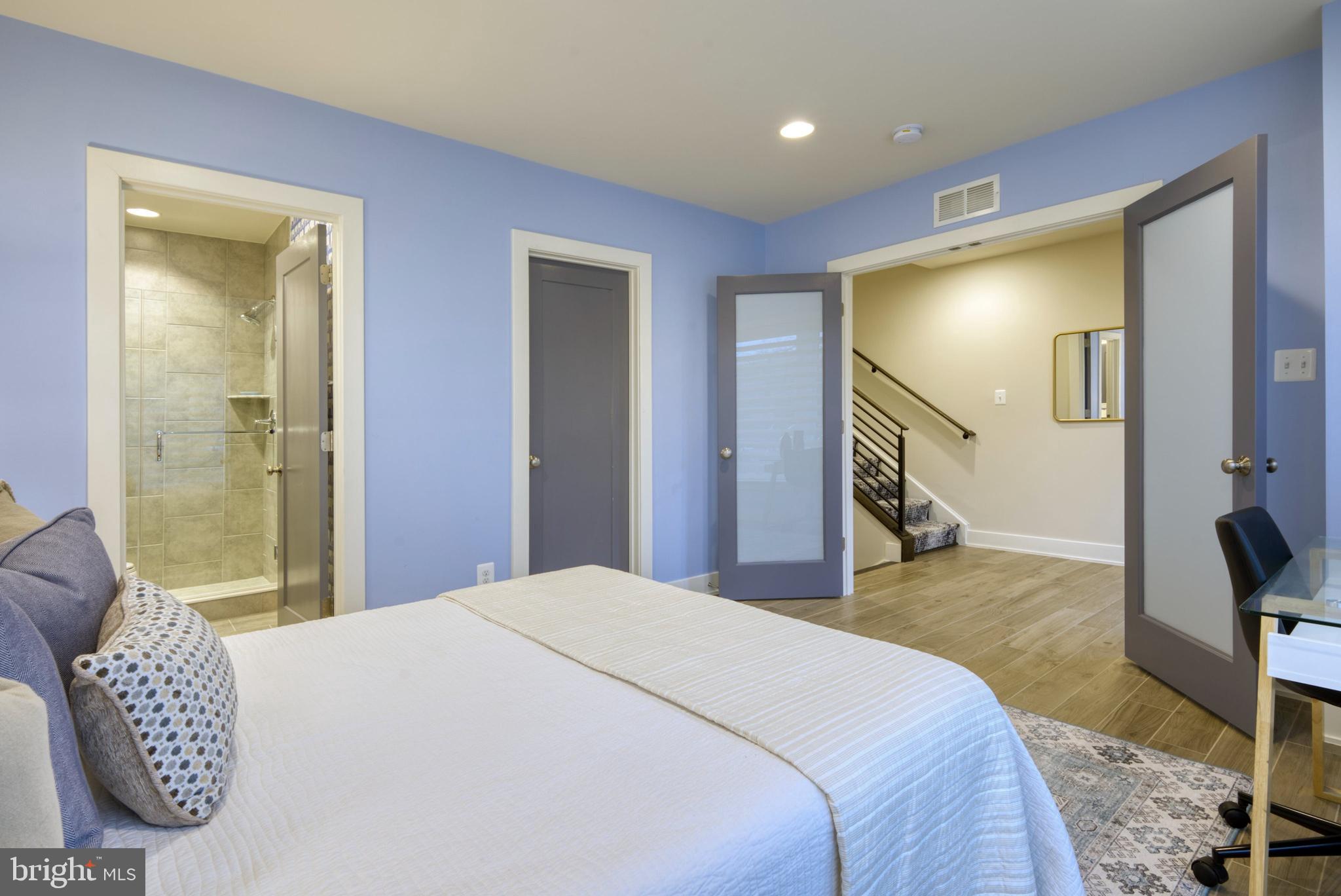 MONTGOMERY ROW - Residential