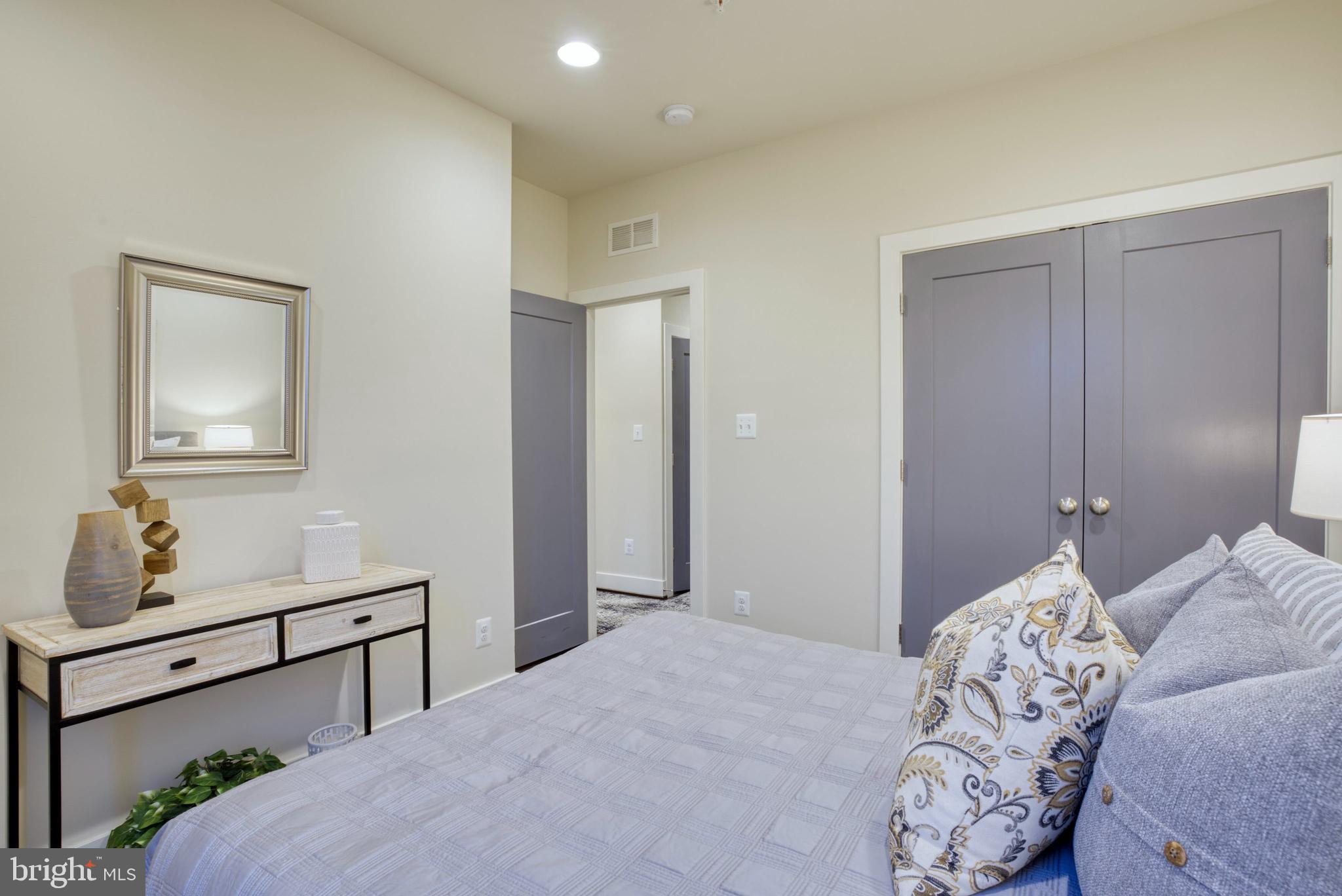 MONTGOMERY ROW - Residential