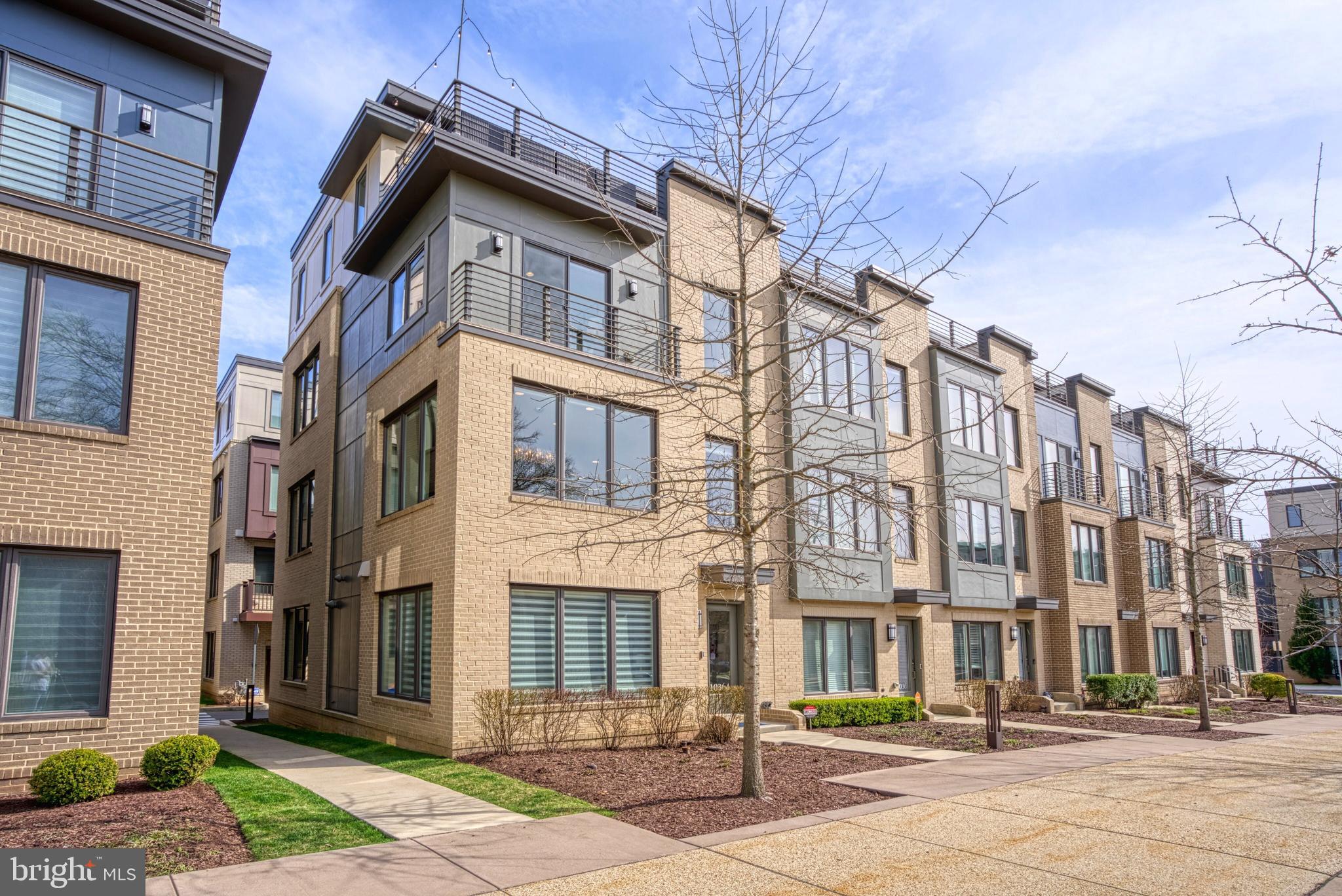 MONTGOMERY ROW - Residential