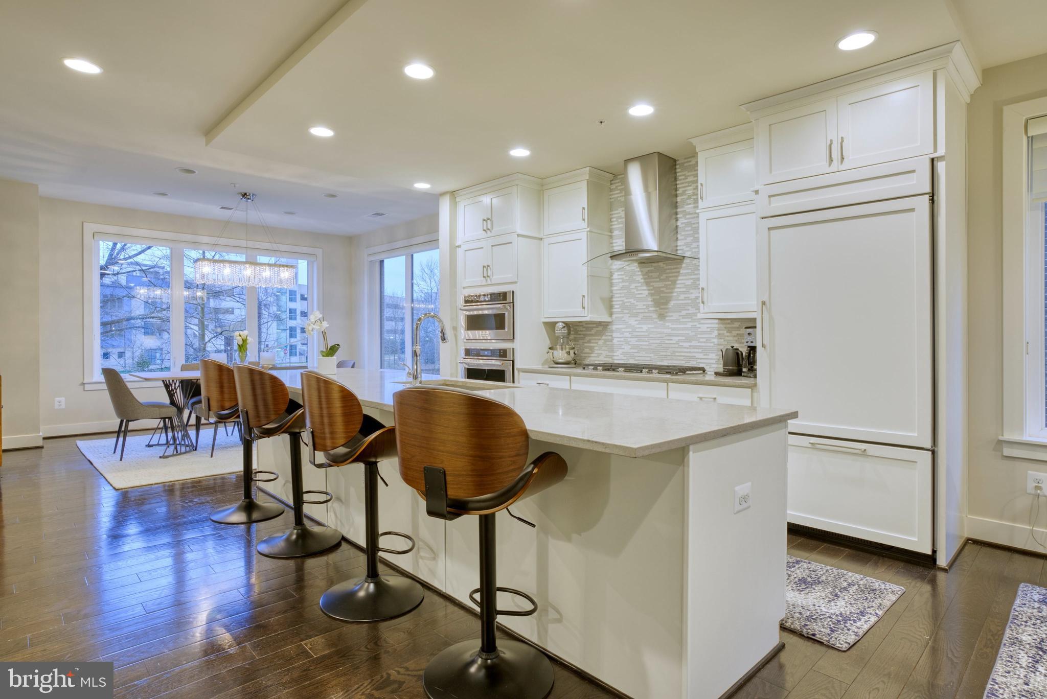 MONTGOMERY ROW - Residential