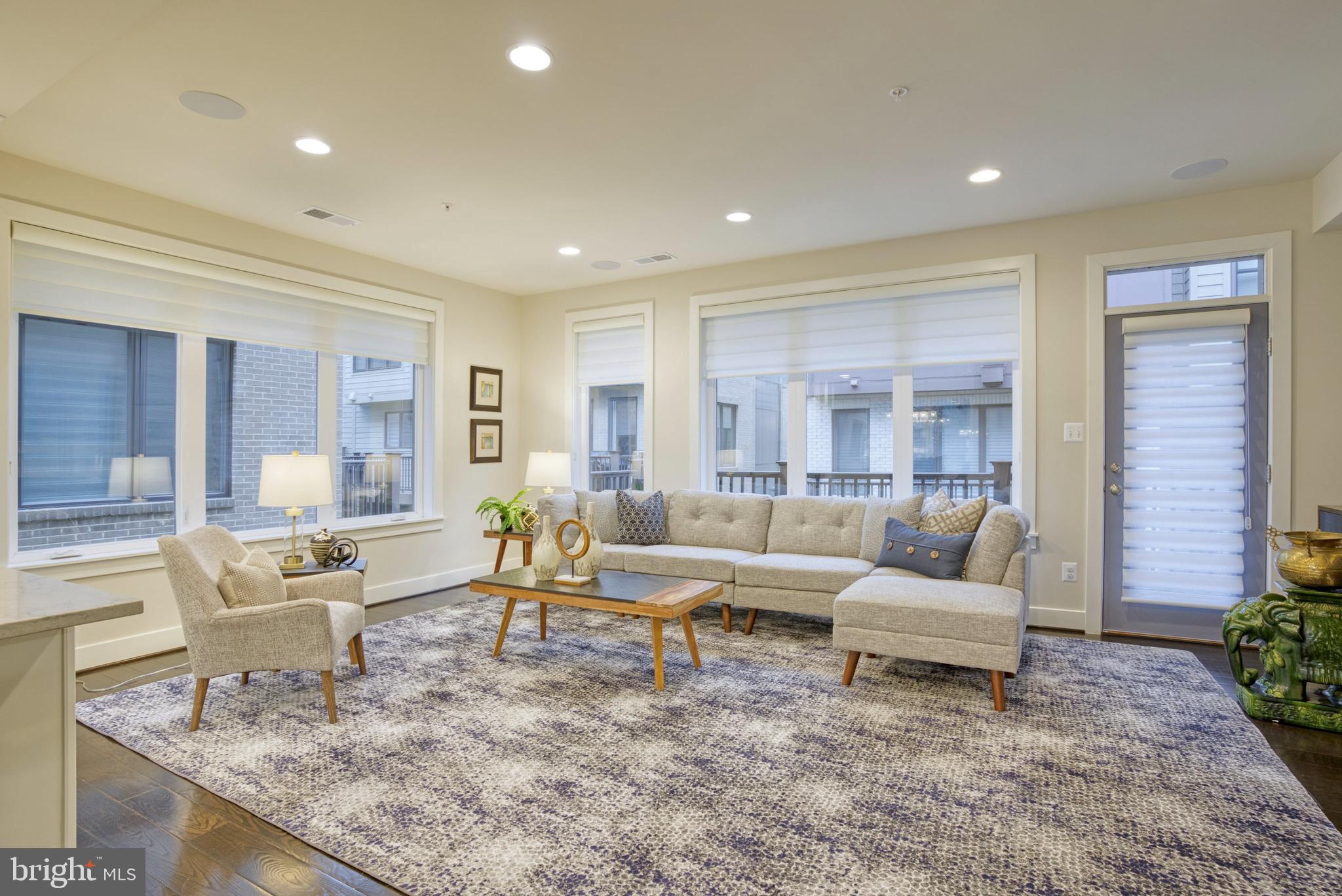 MONTGOMERY ROW - Residential