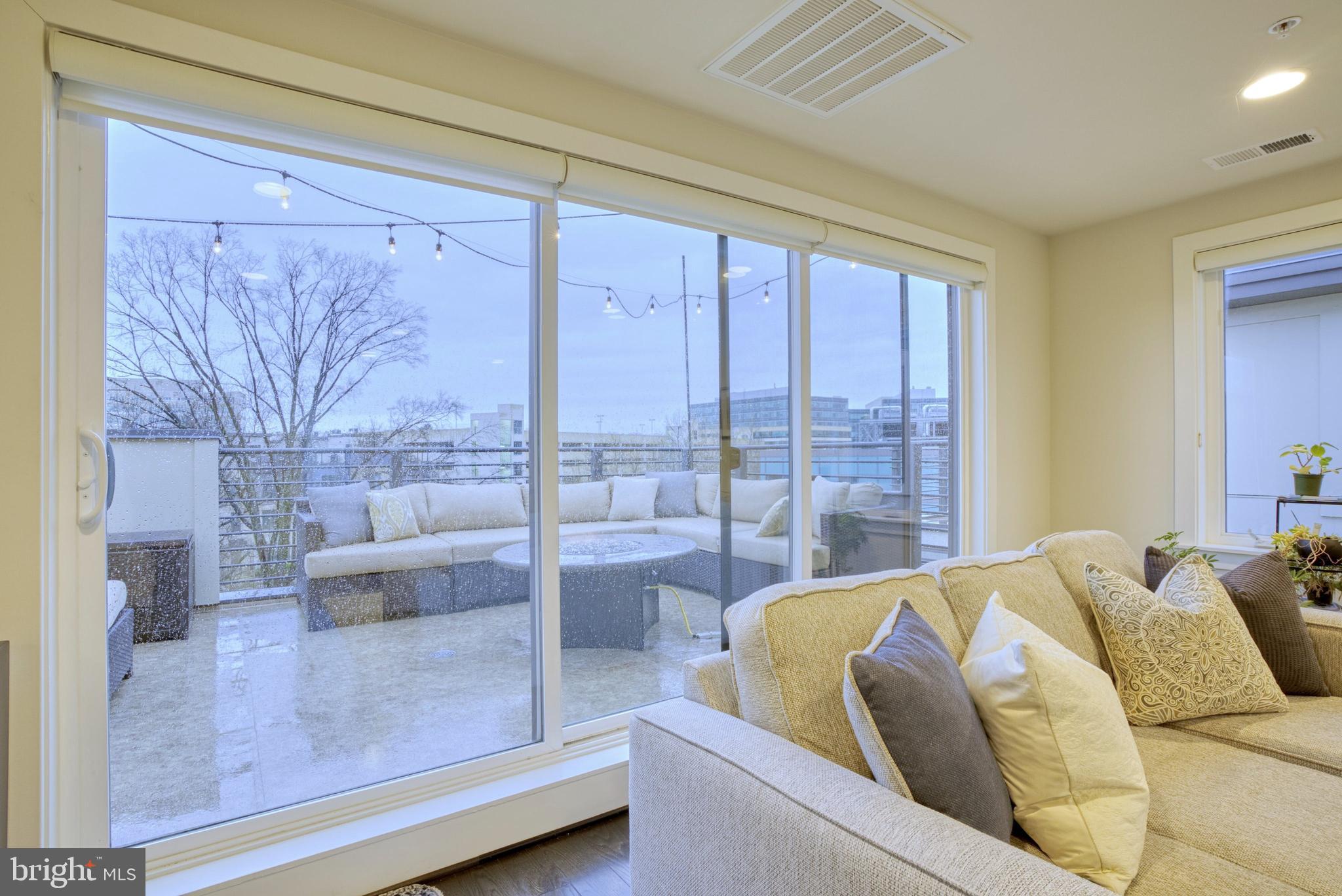 MONTGOMERY ROW - Residential