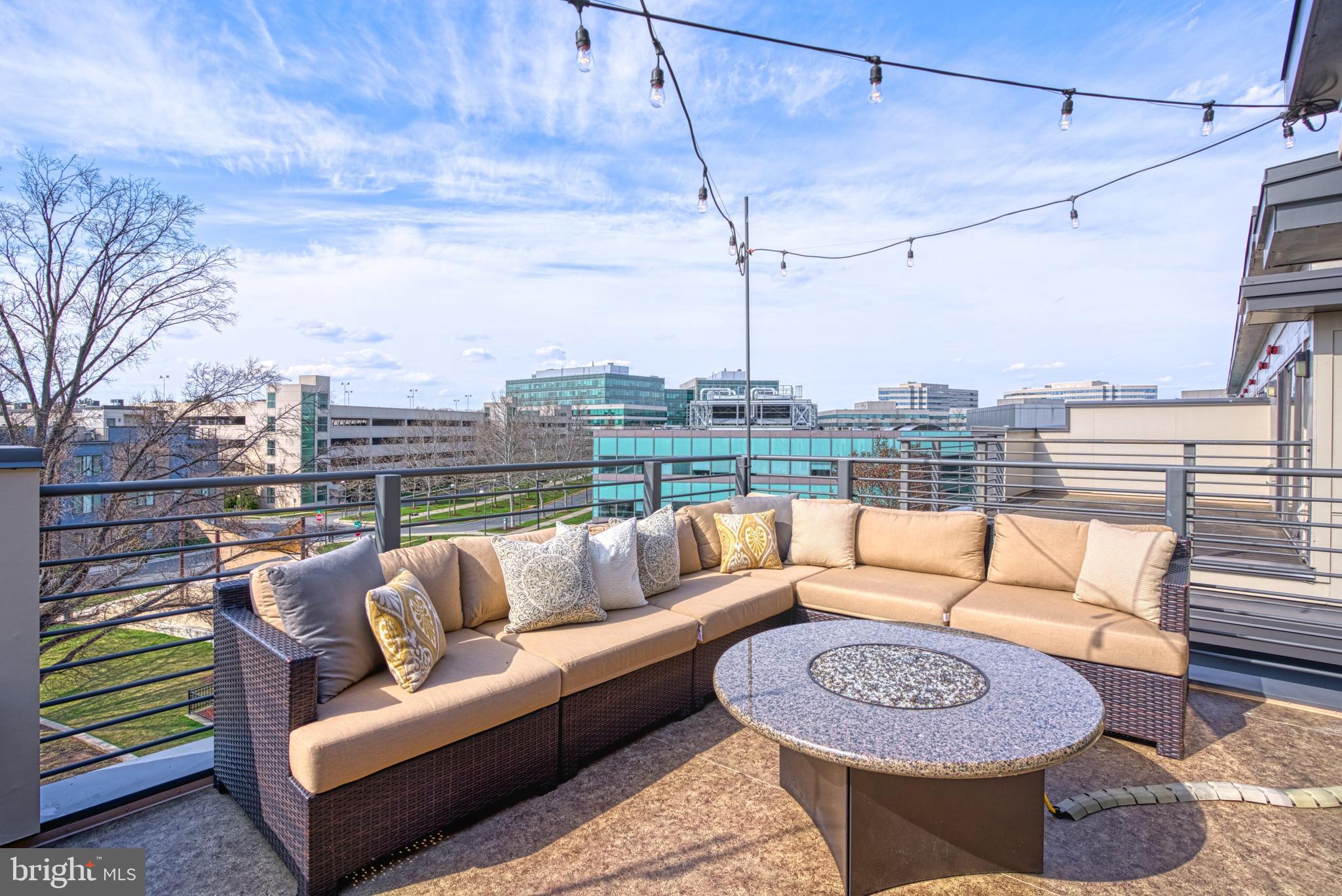 MONTGOMERY ROW - Residential