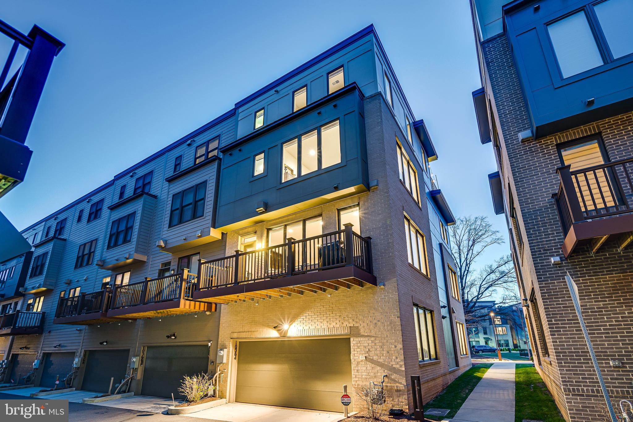 MONTGOMERY ROW - Residential