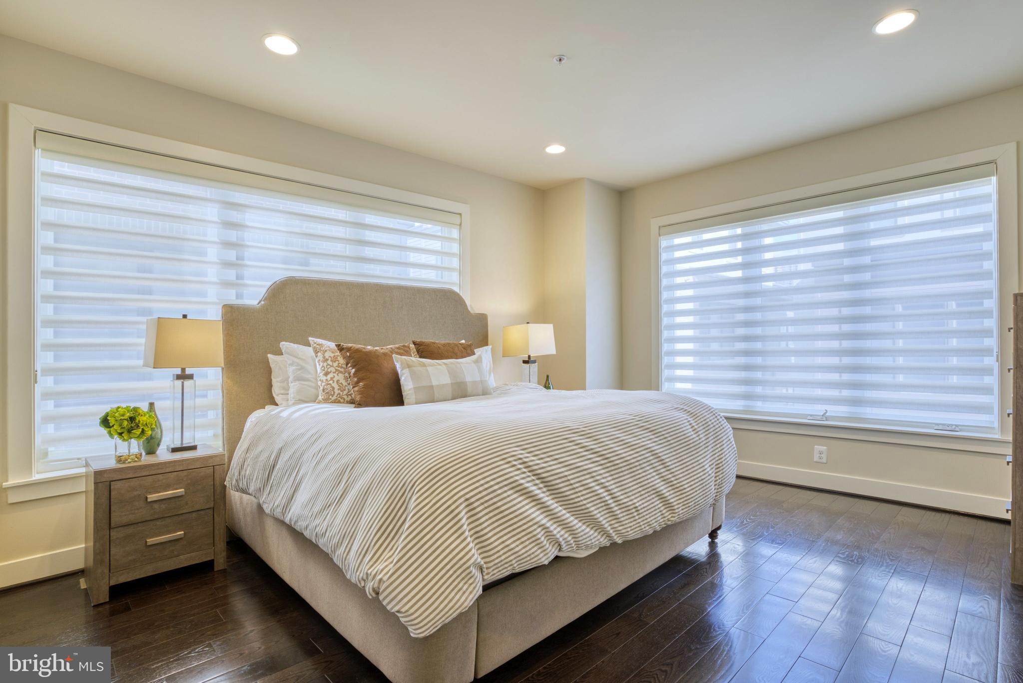 MONTGOMERY ROW - Residential