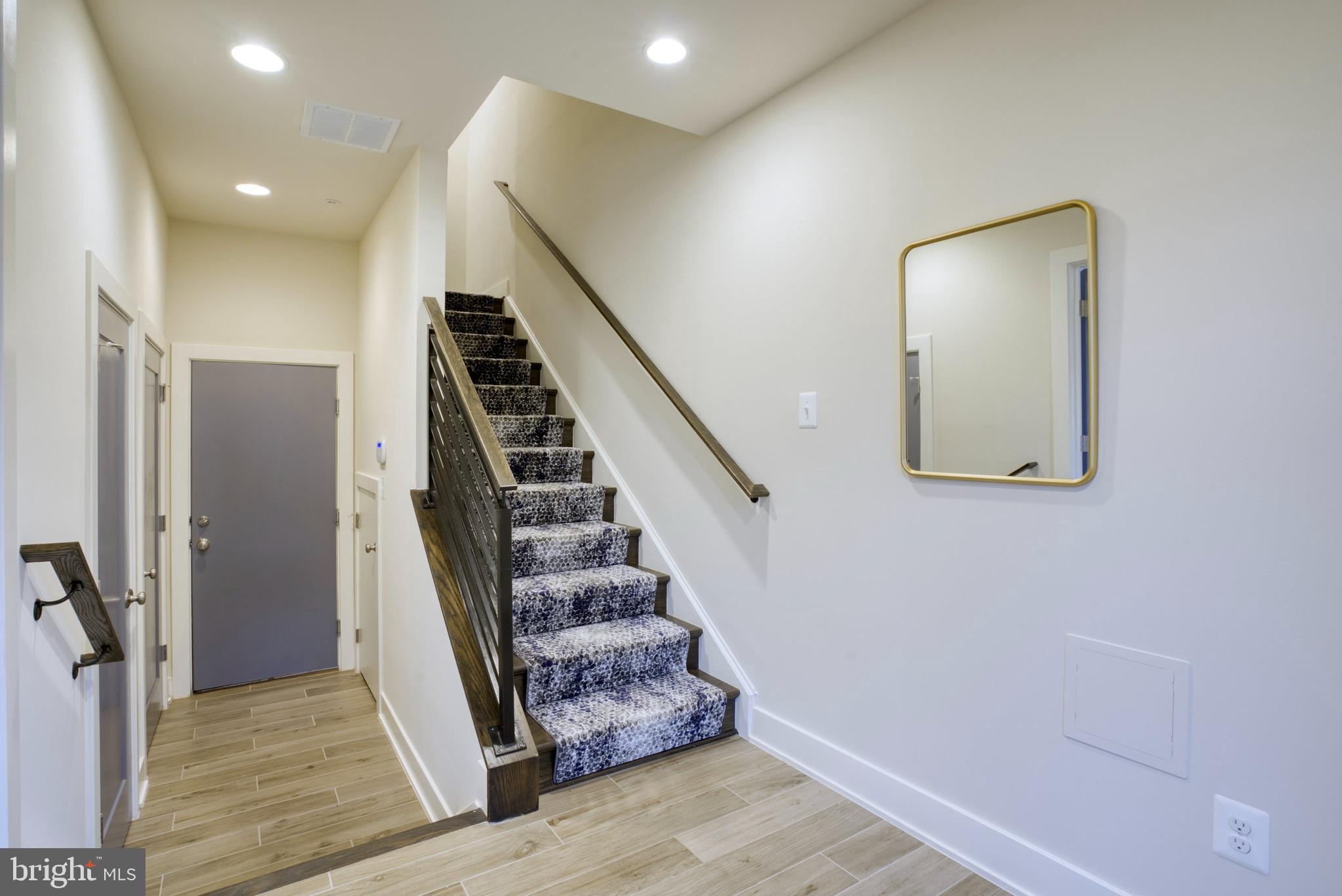 MONTGOMERY ROW - Residential