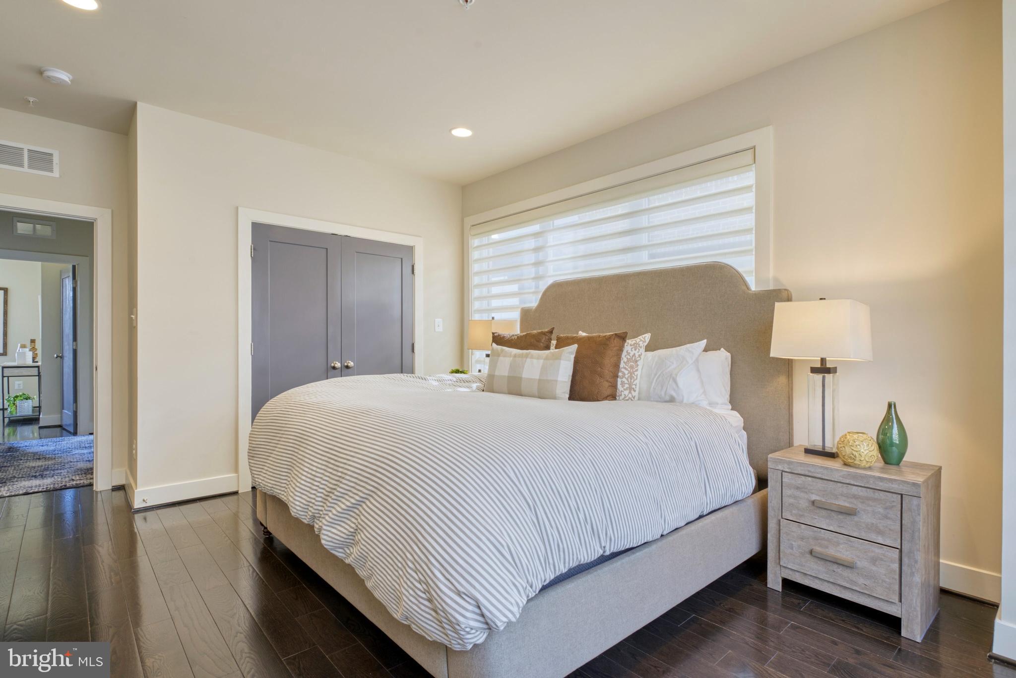 MONTGOMERY ROW - Residential