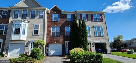 Townhouse For Sale - 2499 Lakeside Drive<br/> FREDERICK, MD 21702