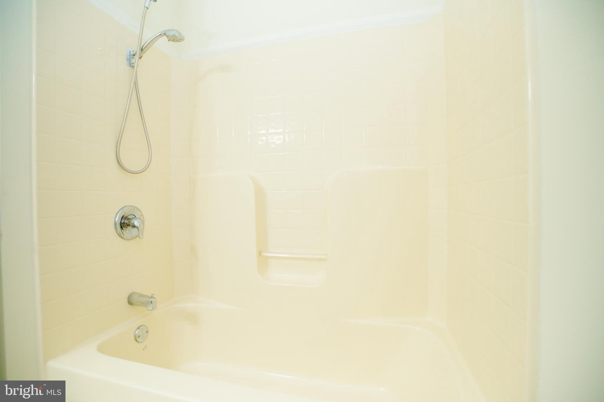 HIDDEN MEADOWS - Residential Lease