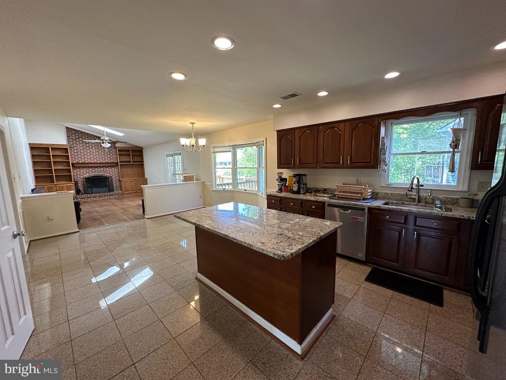 BROAD OAKS - Residential Lease