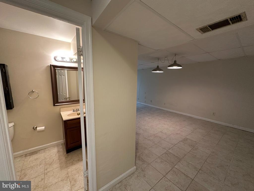 BROAD OAKS - Residential Lease