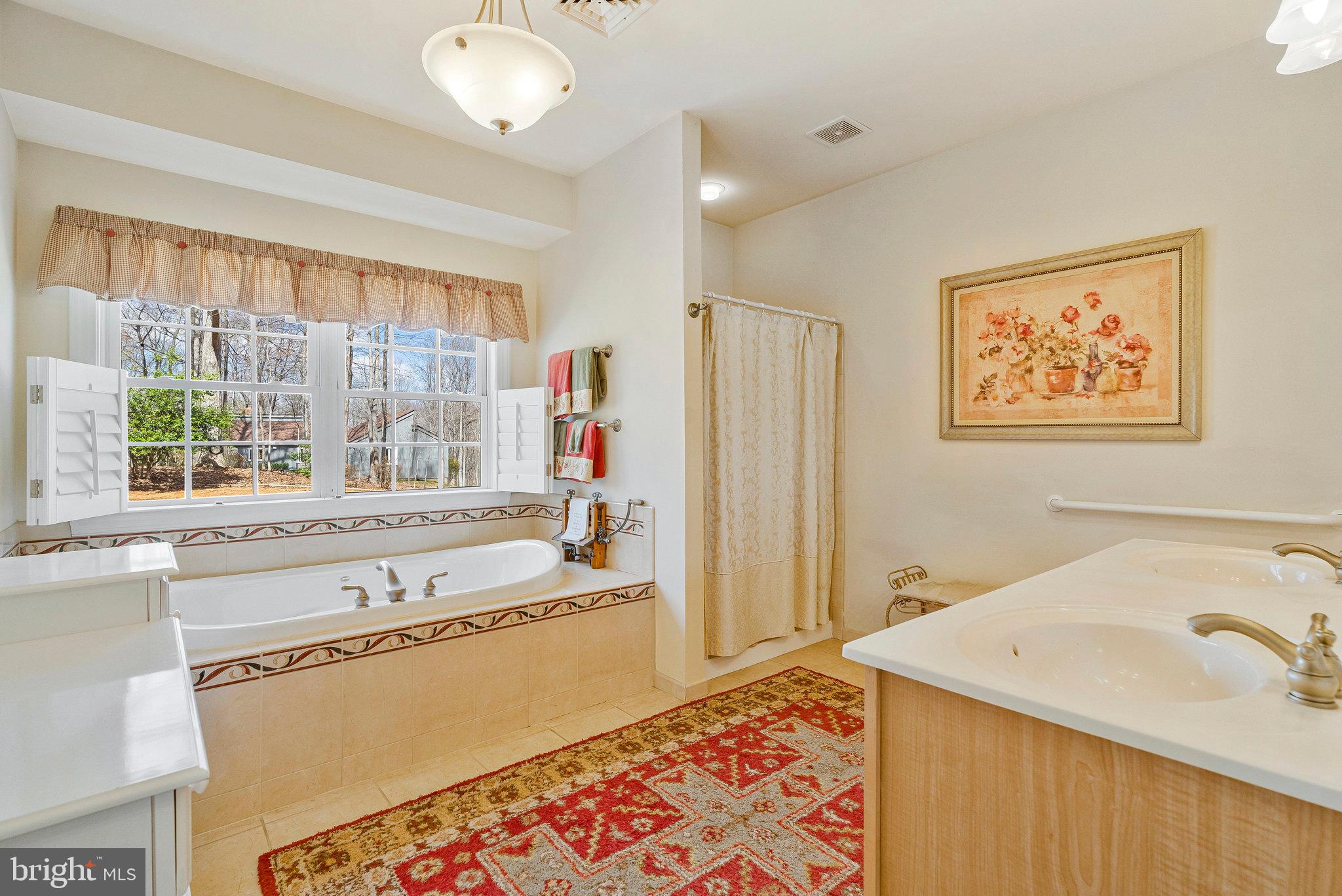 SURREY ACRES - Residential