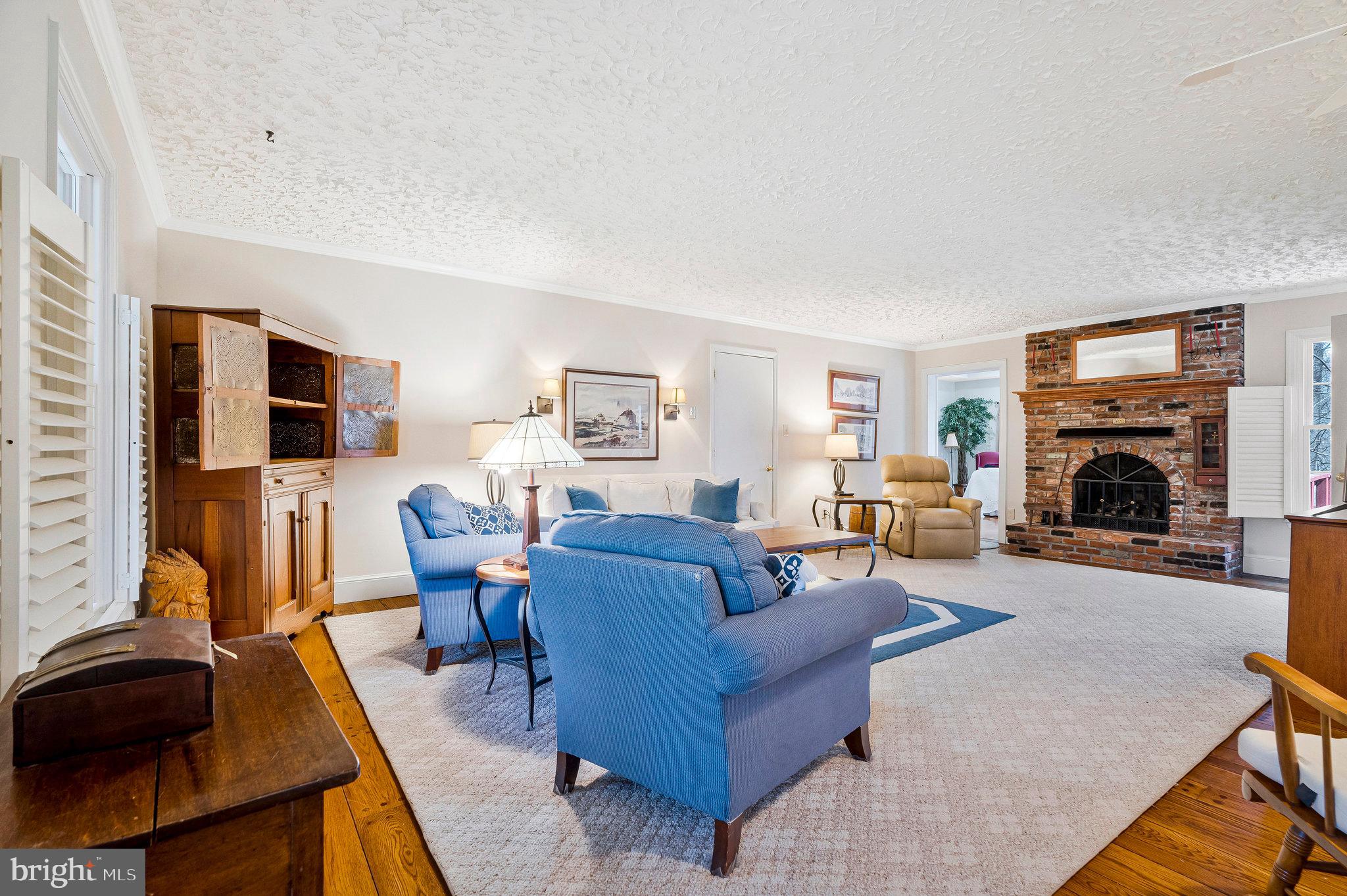 SURREY ACRES - Residential