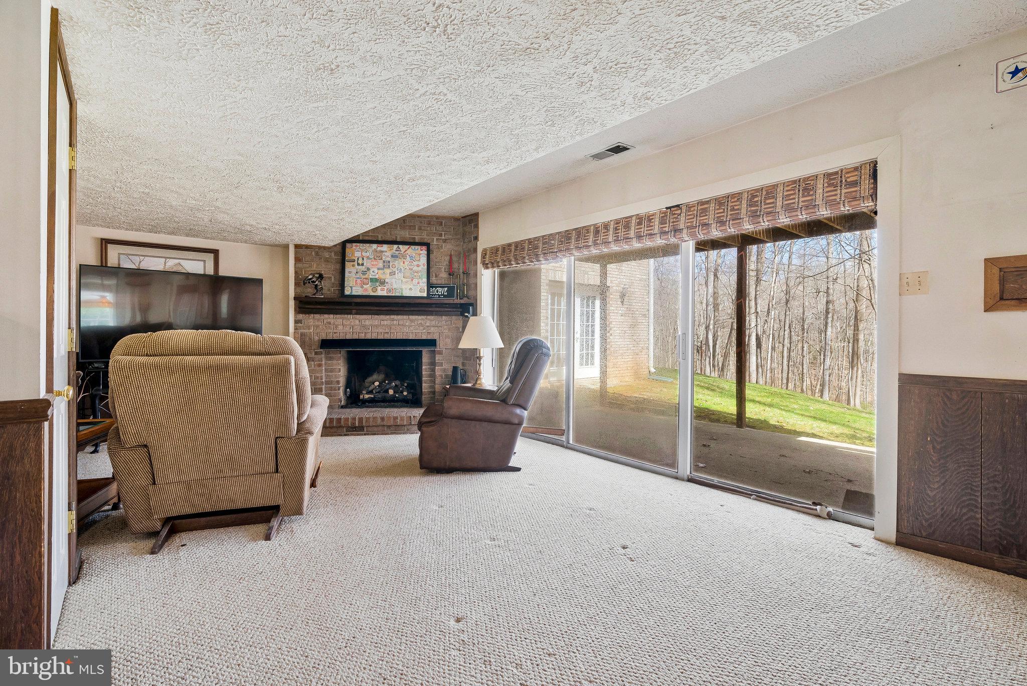 SURREY ACRES - Residential