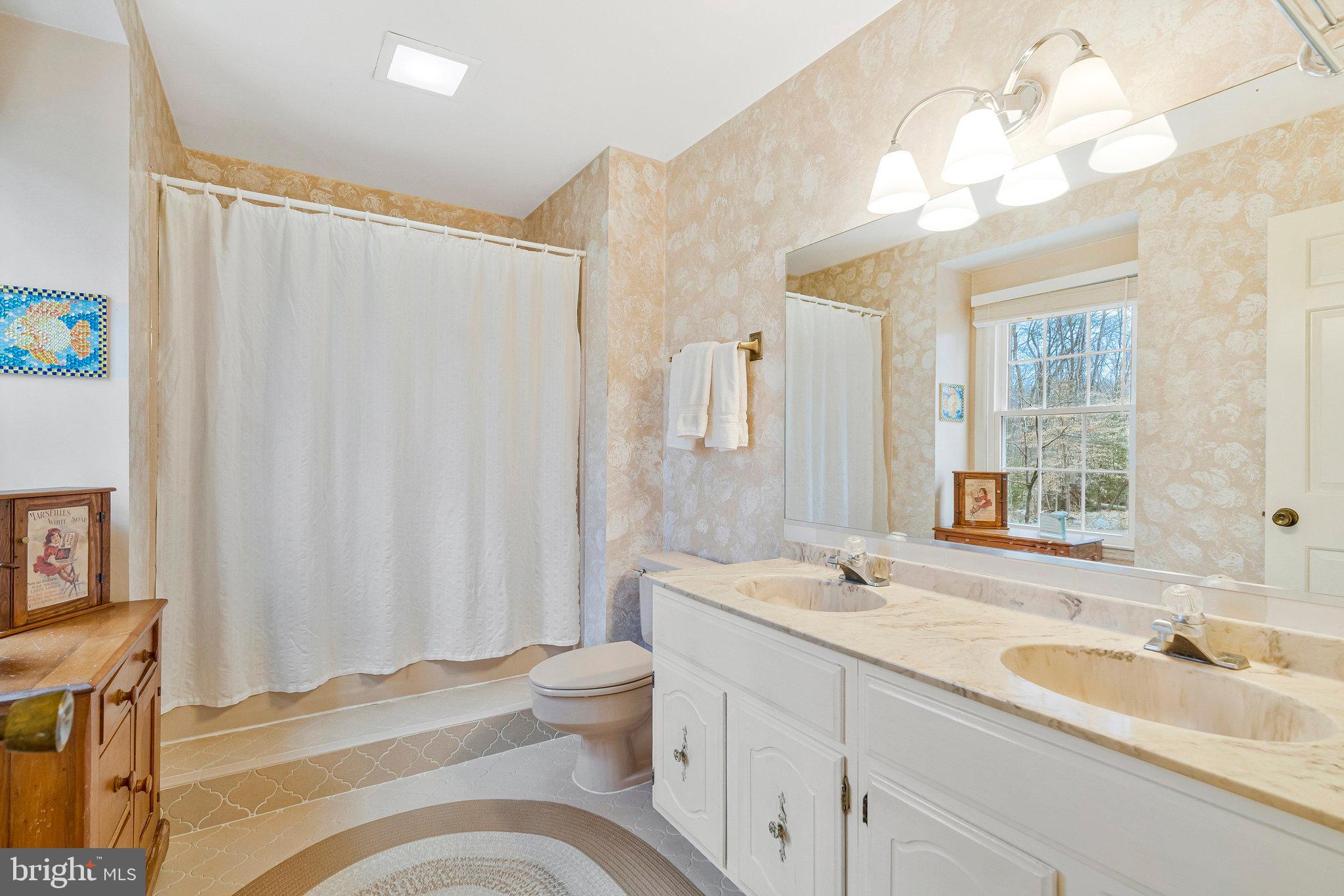 SURREY ACRES - Residential