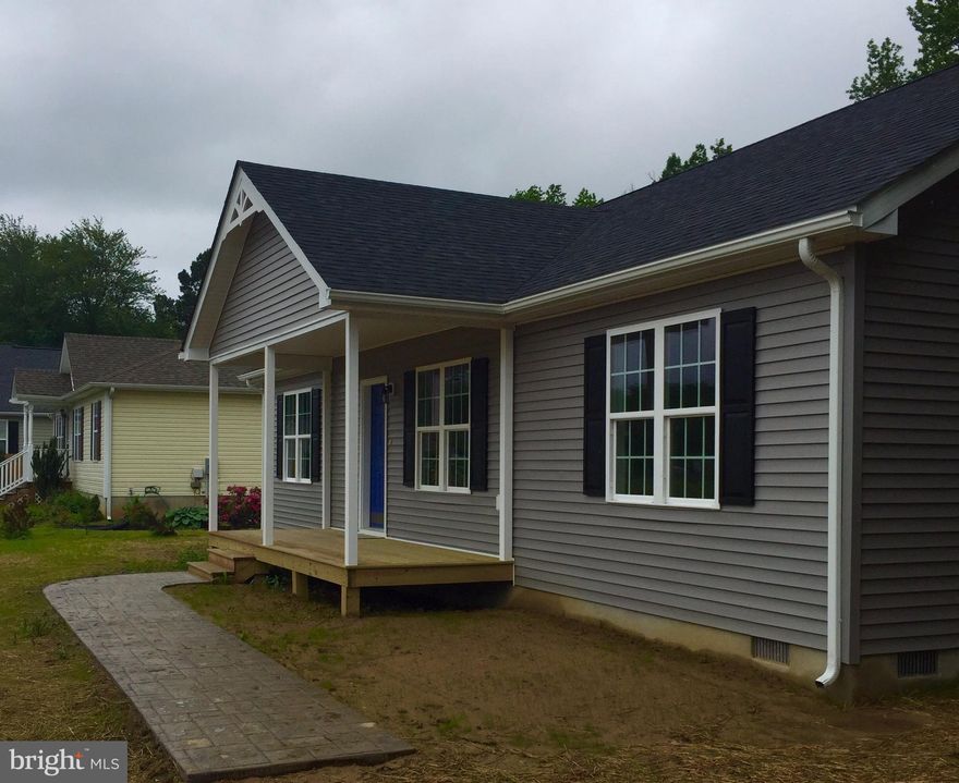 New Construction located in Berkely Beach Water Access Community, Westmoreland Co, 15 mins from the Beach attractions of Colonial Beach, VA.   Offering 3 bedrooms, 2 Bath, Hardwood and Tile Floors, Wall to Wall Carpeting, Stainless Steele Kenmore Appliances, Large Utility Room with walk out. Spacious open lot, Vinyl Siding with large front porch and stamped sidewalk.