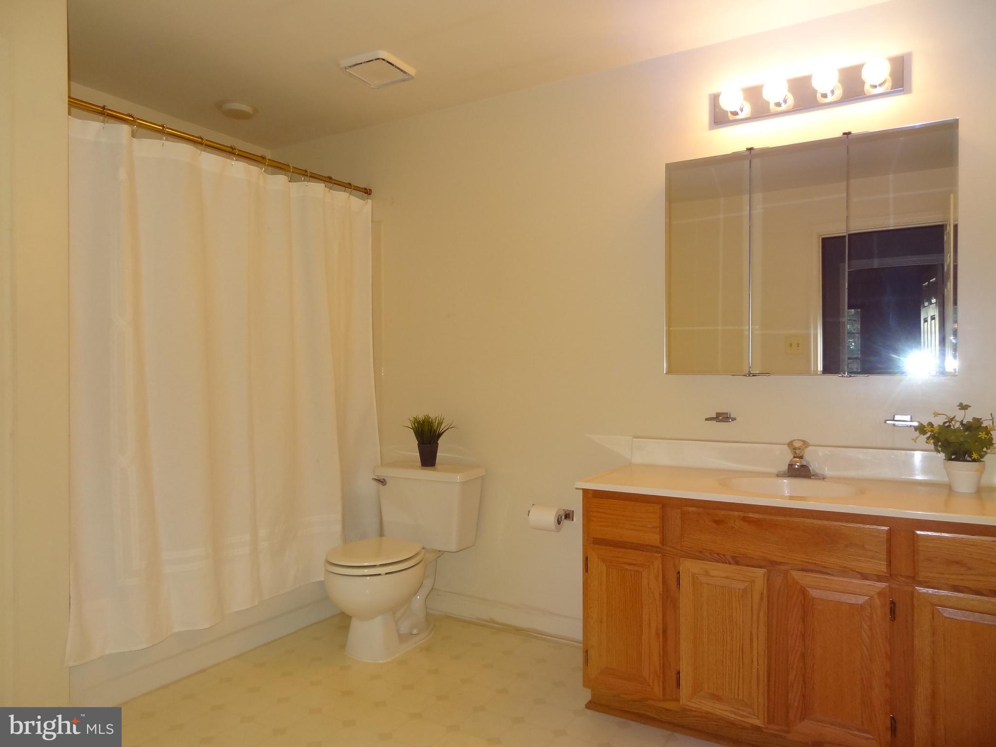 LITTLE ROCKY RUN - Residential Lease