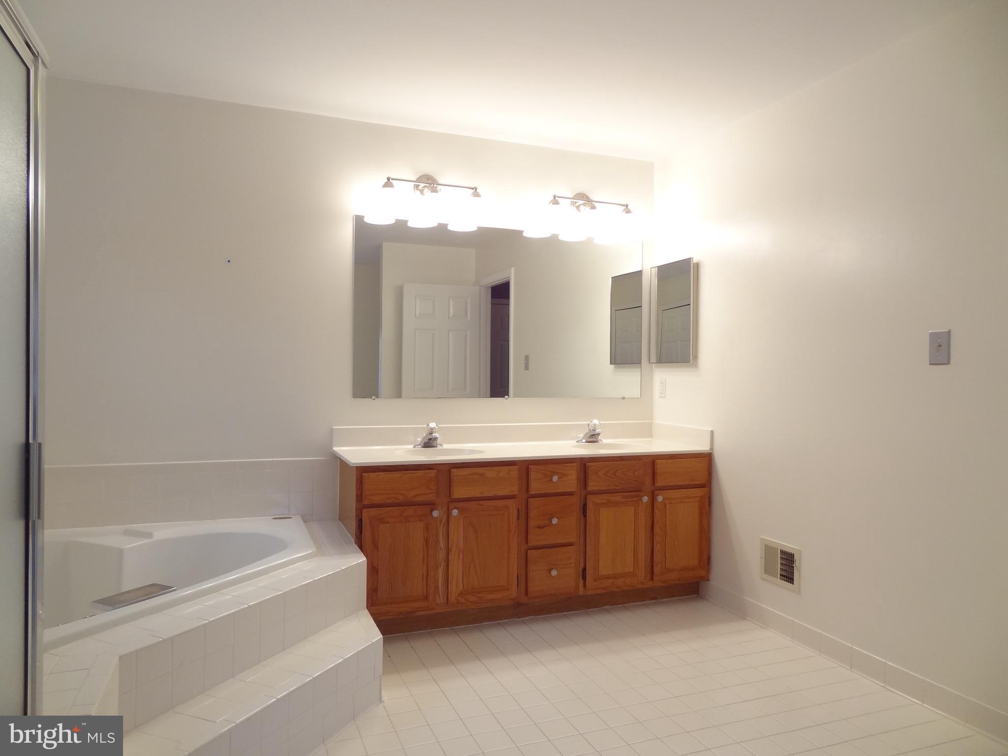 LITTLE ROCKY RUN - Residential Lease