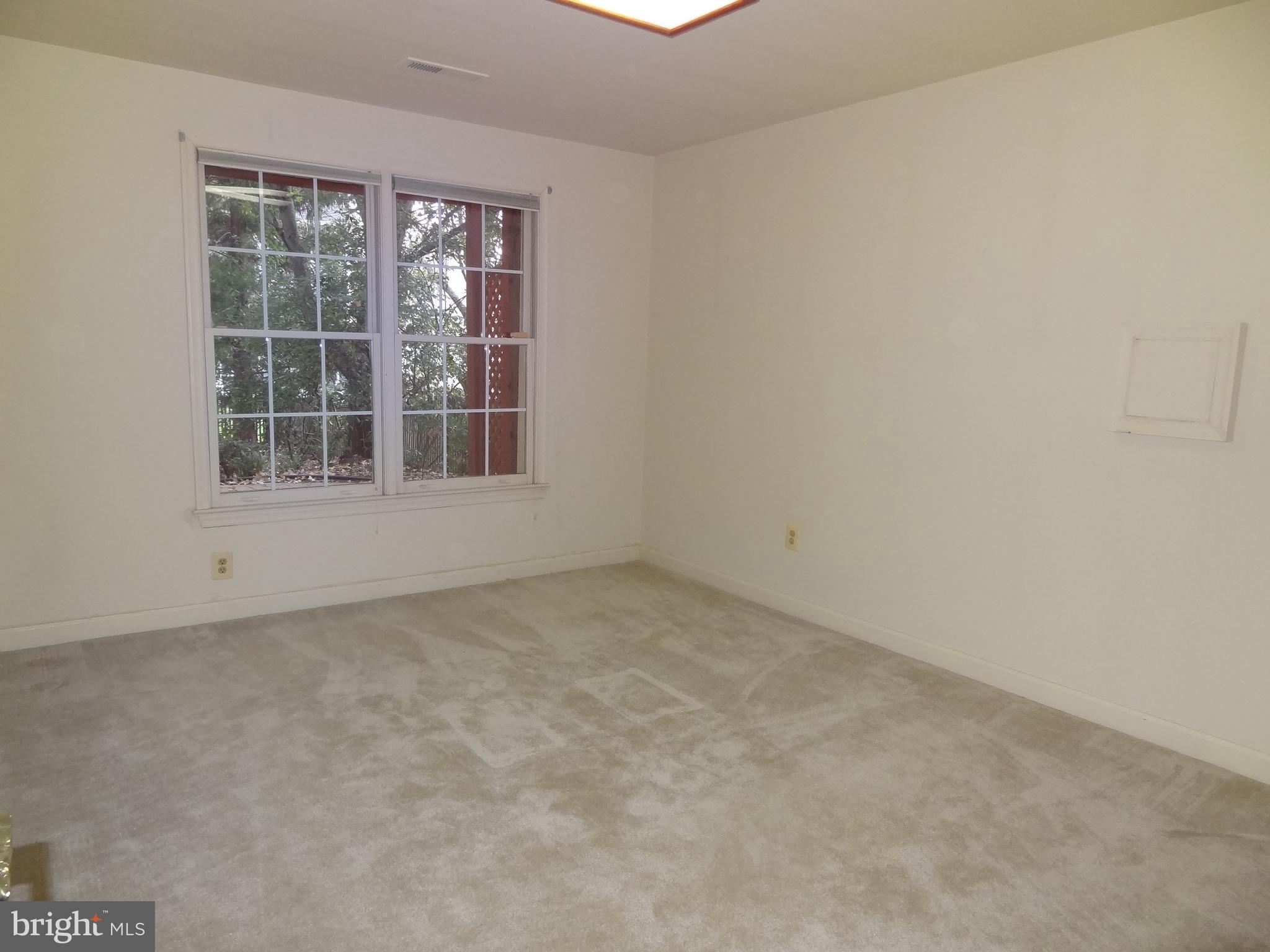 LITTLE ROCKY RUN - Residential Lease