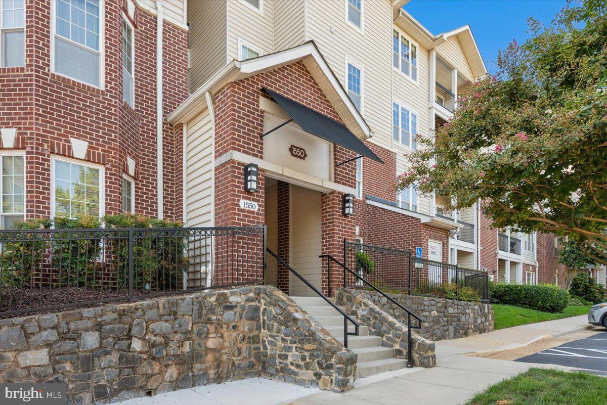 1550 SPRING GATE DRIVE 8113