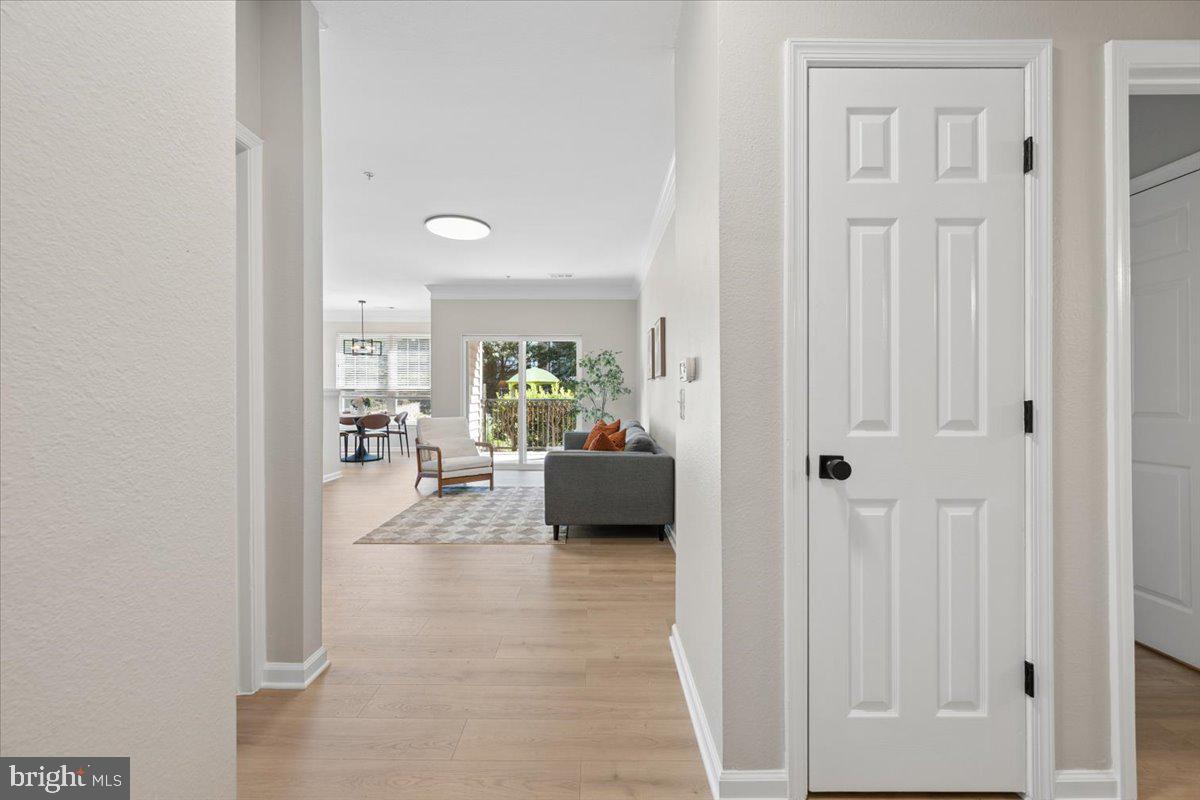 1550 SPRING GATE DRIVE 8113