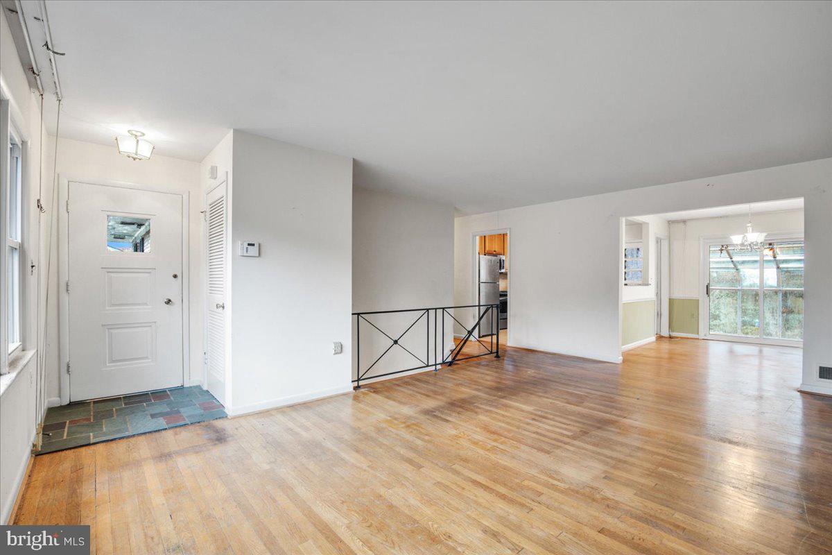 COLLEGE PARK WOODS - Residential