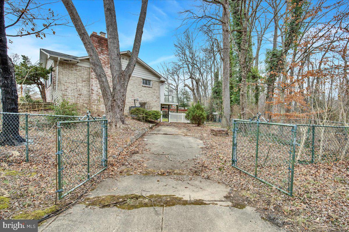 COLLEGE PARK WOODS - Residential