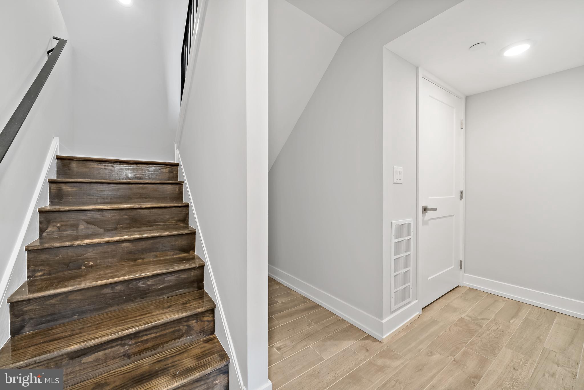 OLDE KENSINGTON - Residential Lease