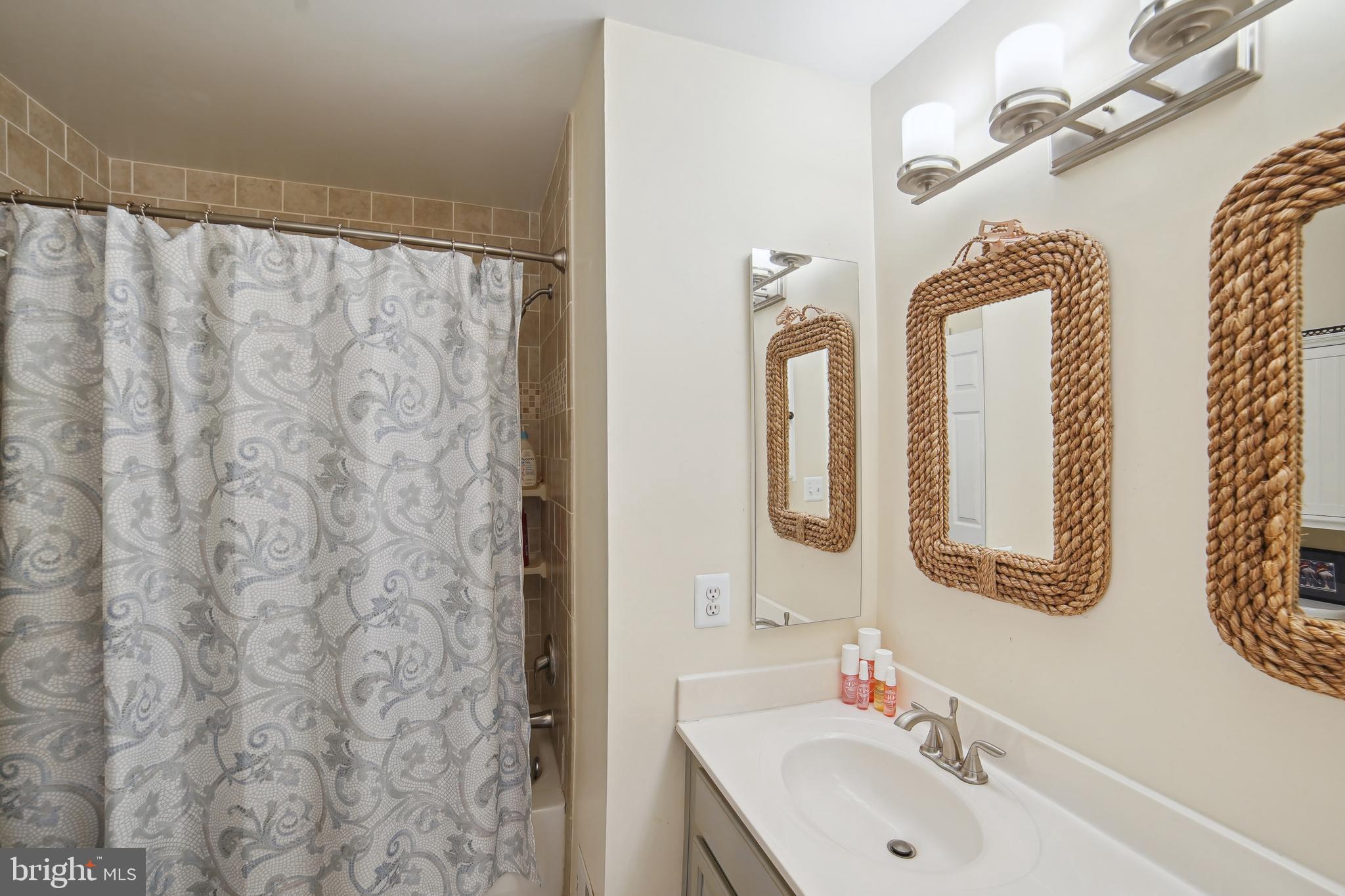 CHERRY CREEK - Residential