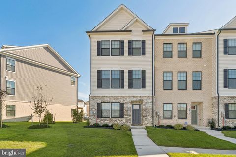 Townhouse For Sale - 15012 General Lafayette Boulevard<br/> BRANDYWINE, MD 20613